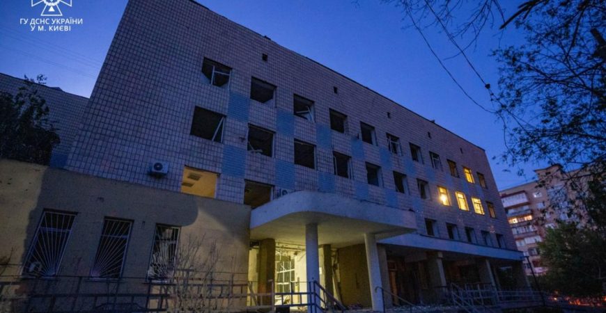 Закрытое укрытие в Киеве во время ночной атаки РФ: появилась реакция властей