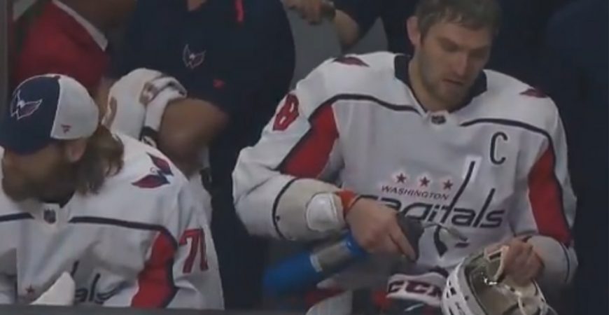 Овечкин воспользовался газовой горелкой прямо на матче НХЛ