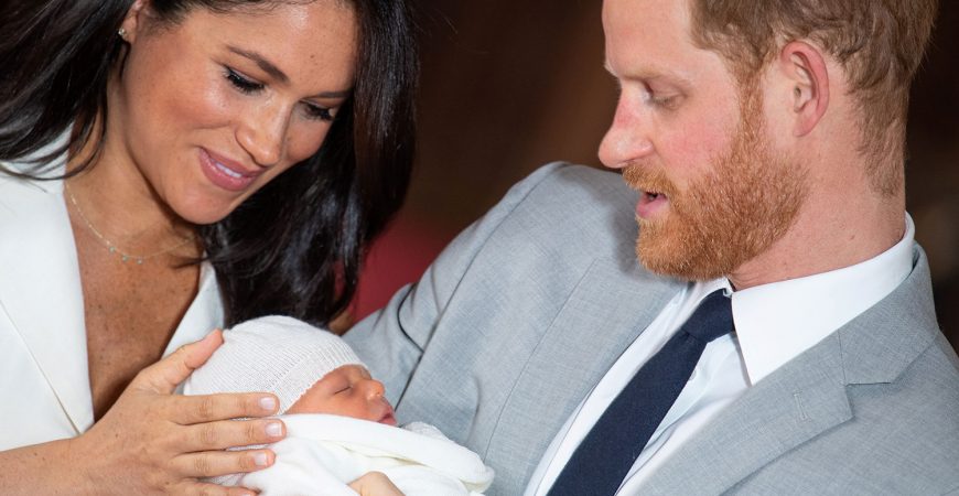 Принц Гарри и Меган Маркл показали сына в его первый день рождения