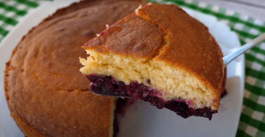 Как приготовить самый простой вишневый пирог