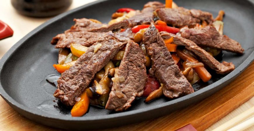 Как просто и вкусно приготовить мясо: пятерка лучших рецептов