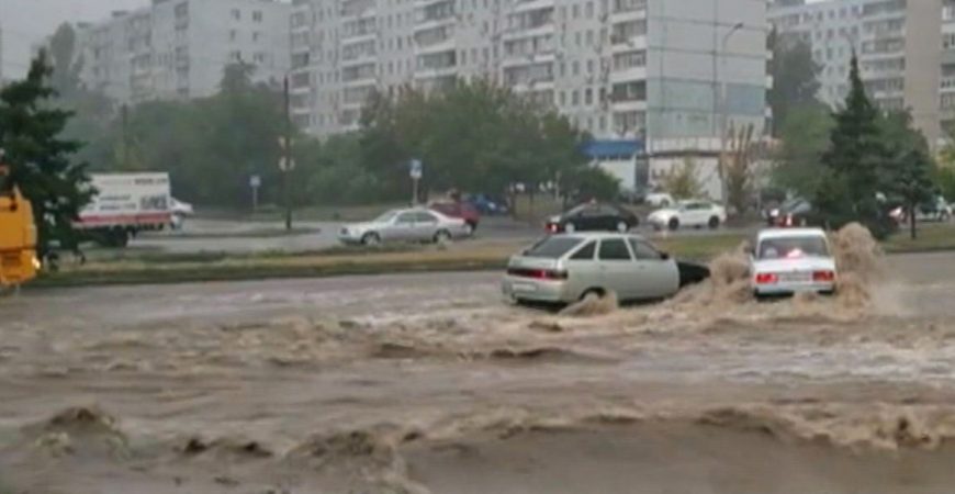 На Ростов обрушился сильный ливень с градом