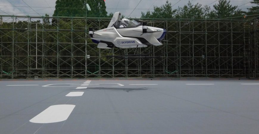 В Японии впервые испытали летающее авто